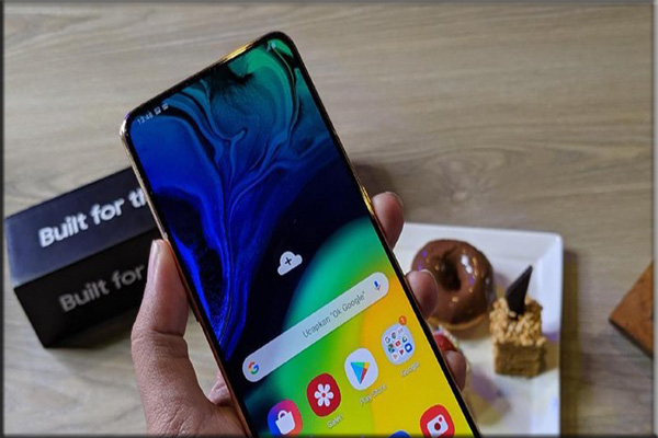 Samsung Galaxy A80, Usung Pop-up Rotating Camera 