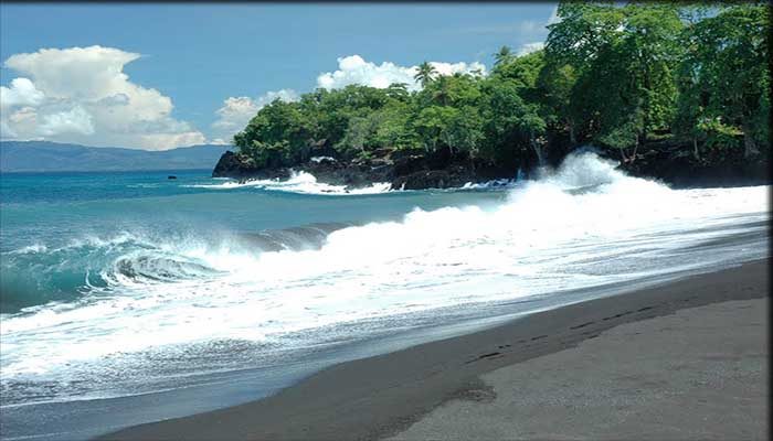 Pantai Sirombu